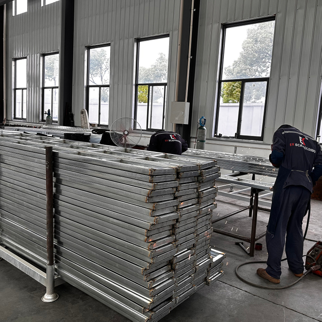 tavola in acciaio chiuso