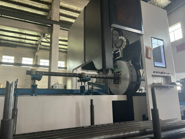 taglio del tubo interno del puntello per ponteggi