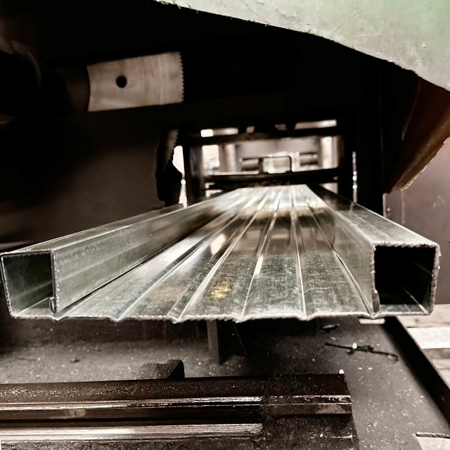 tavola in acciaio chiuso