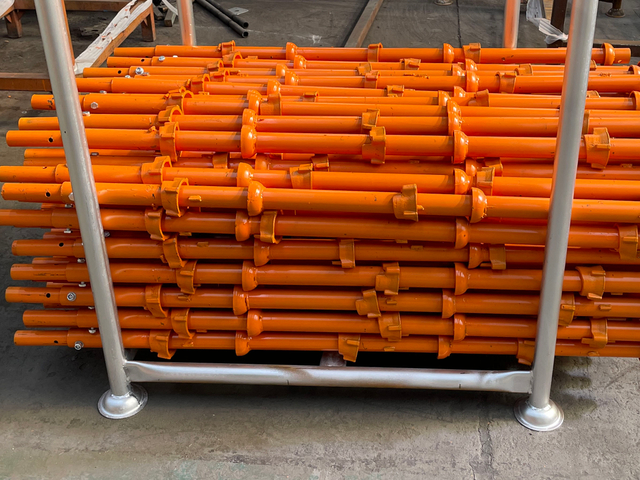 Standard di impalcature di Cuplock dipinto