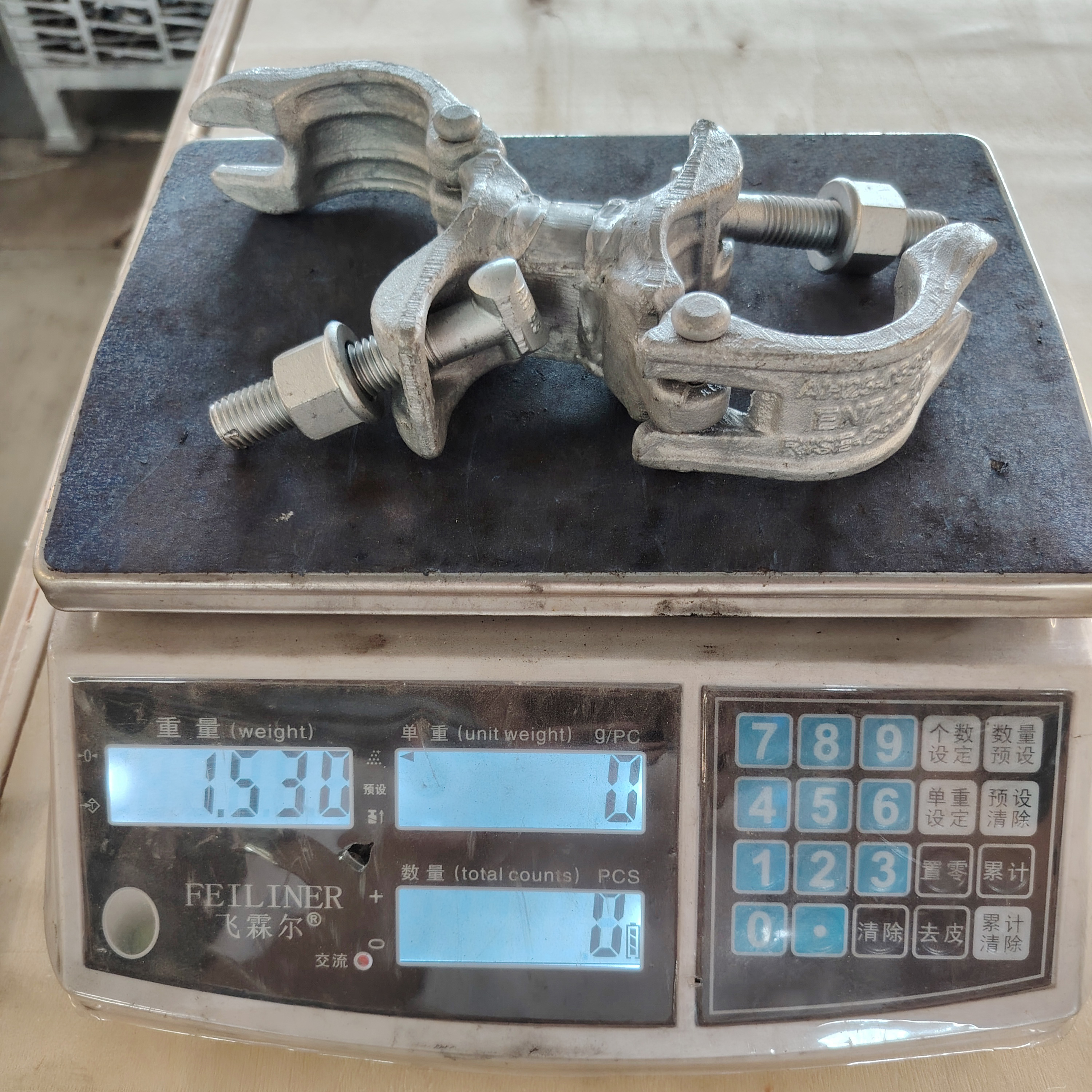 Accoppiatore distanziatore - Morsetto per ponteggi a forma speciale da 98 mm