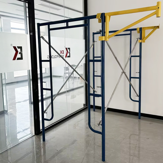 Sistema di impalcature frame