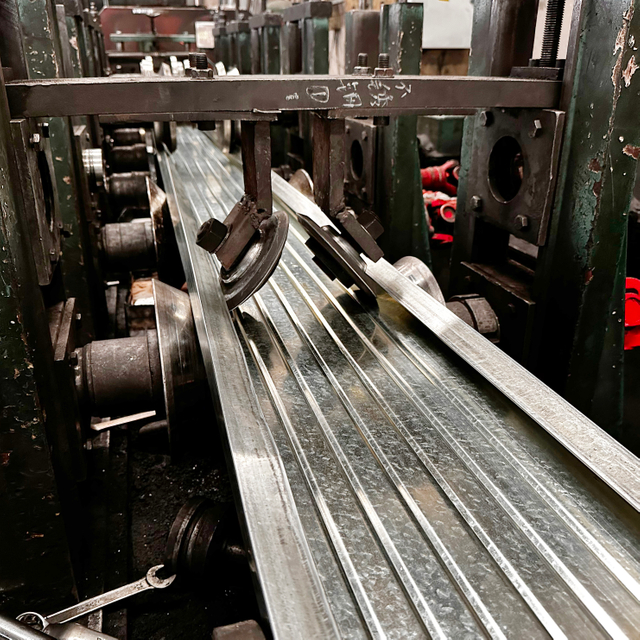 tavola in acciaio chiuso