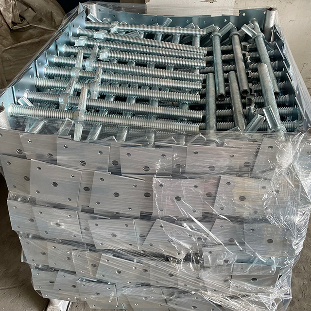 Jacks di livellamento delle impalcature