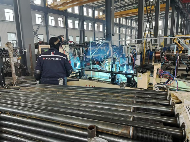 saldatura di puntelli in acciaio per carichi pesanti