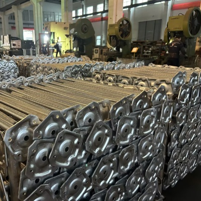 Martinetti livellatori per ponteggi cavi